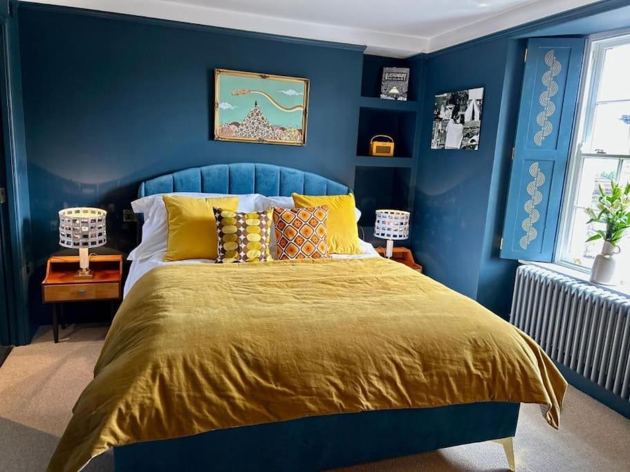 Stylish Retro Hotel Room Above Pub Shepton Mallet Eksteriør bilde